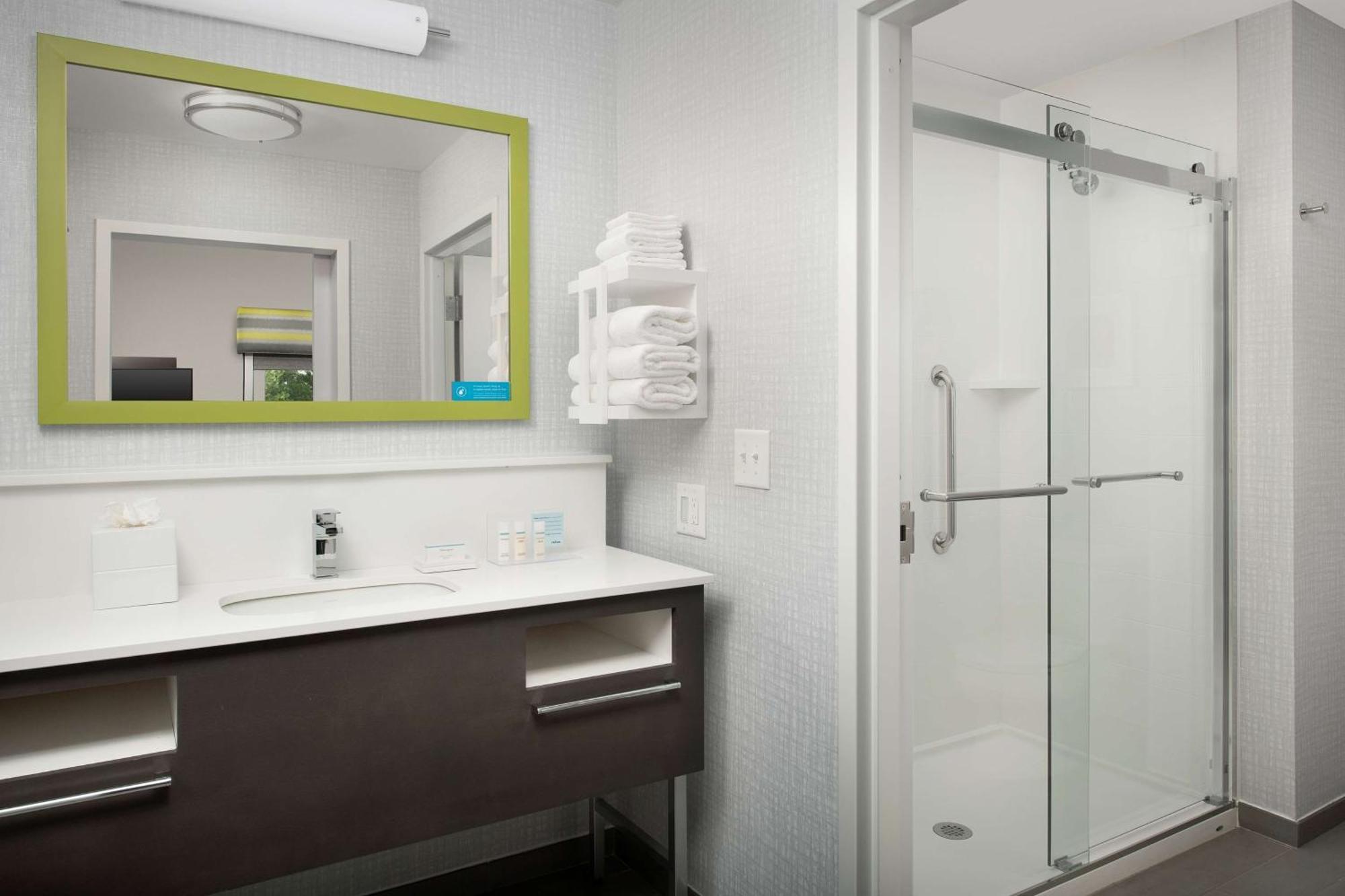 Hampton Inn & Suites Charlotte Airport Lake Pointe Экстерьер фото